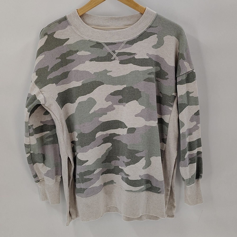 Aerie Camo Crew Neck Sweatshirt Size Small Side Slits Green Cream
